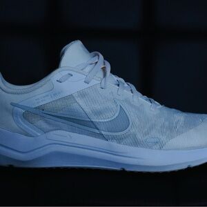 Nike Men's White Athletic Sneakers